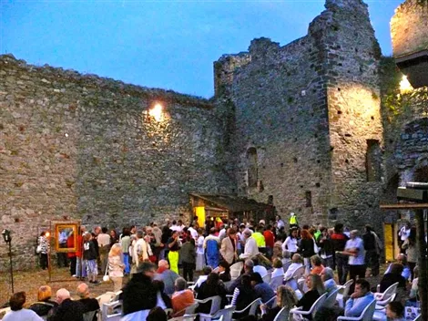 Cortile del castello durante le manifestazioni estive